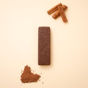Raw škoricovo čokoládová tyčinka